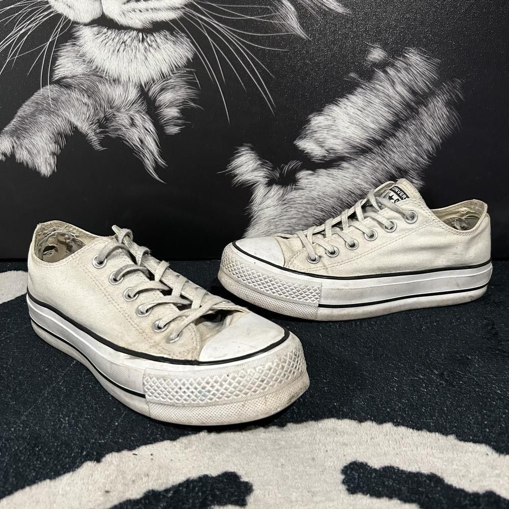 Converse Chuck Taylor All Star 560251C Athletic Sneaker Womens 7 White Canvas